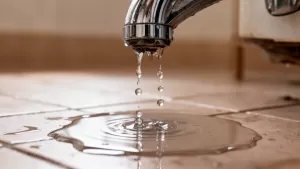 Bateria zlewozmywakowa cieknie od spodu