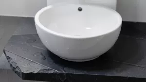 czym przykleić umywalkę do blatu