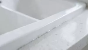 jak odkleić umywalkę od blatu