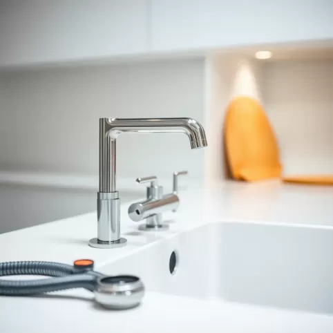 Montaż baterii zlewozmywakowej stojącej