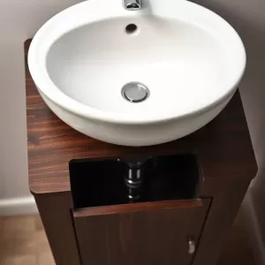 Montaż umywalki na szafce stojącej