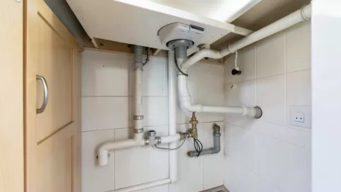 Podejście wody pod zlewozmywak