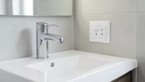 wysokość gniazdka przy umywalce