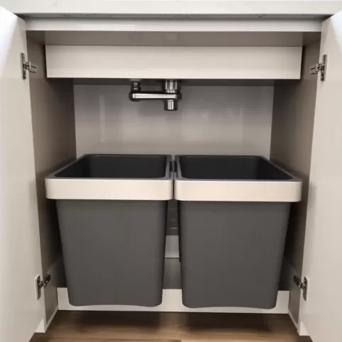 Wysuwane kosze na śmieci pod zlewozmywak