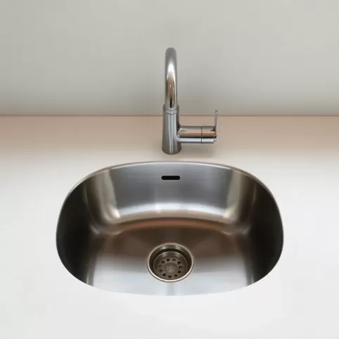 Zlewozmywak jednokomorowy z ociekaczem i baterią